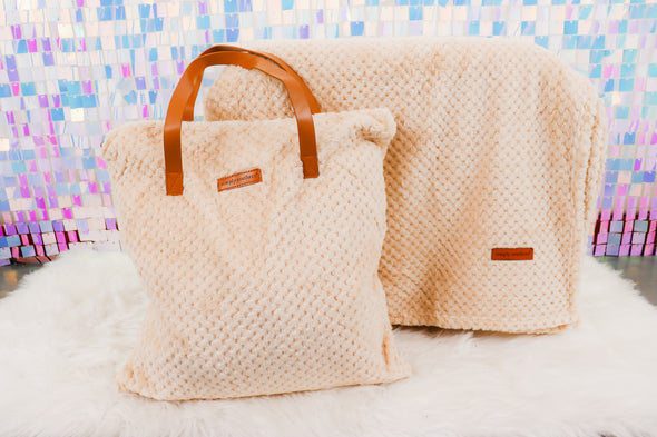 2-In-1 Tote And Blanket Set In 4 Colors